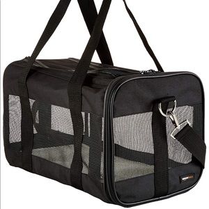 AmazonBasics Soft-Sided Pet Travel Carrier